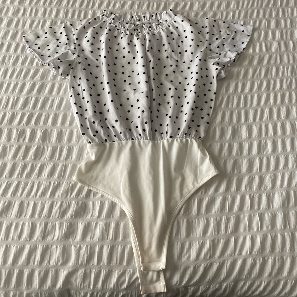 White and black polka dot bodysuit #polkadot